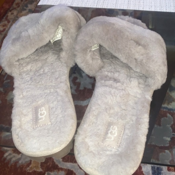 Ugg Cozette Slipper,size8 light gray,/shearling slippers dark grey is size7 - Picture 3 of 12